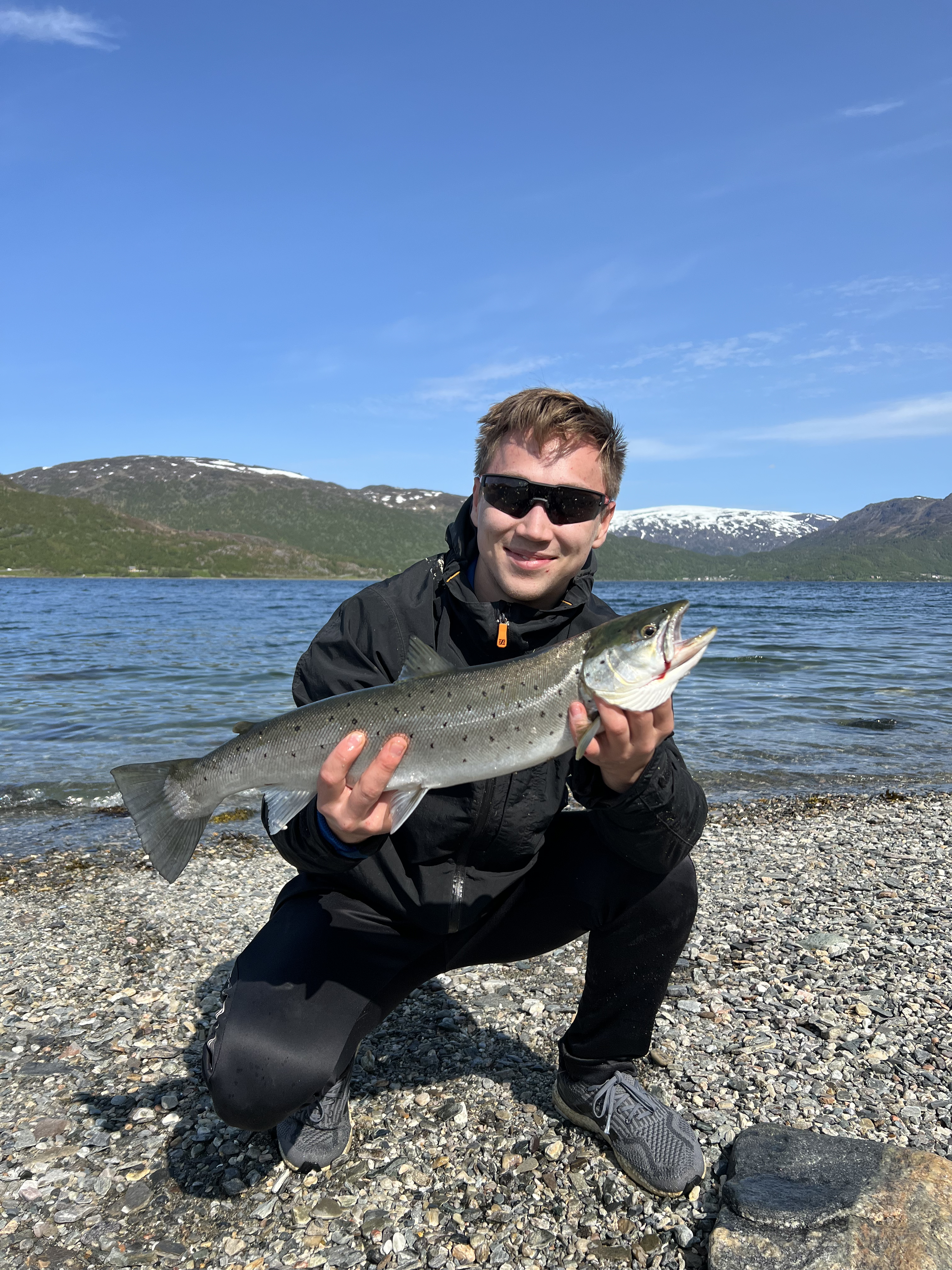 Henrik med fisk
